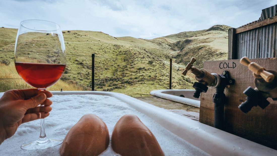 Immerse in NZ's picturesque Waitaki Valley without sparing on comfort