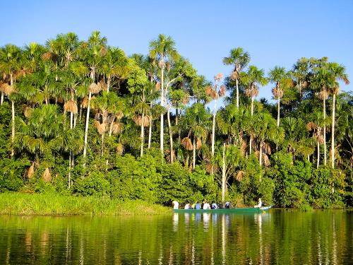 Amazon cruise on student expedition in Peru - <i>Photo: Drew Collins</i>