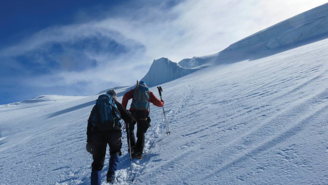 Climbers enjoy superb weather conditions on an ascent of Mont Blanc |  <i>© Pierre Schmidt</i>