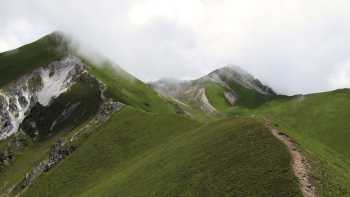 Trekking above Kyanjin Gompa towards the amazing Kyanjin Ri | Soren Kruse Ledet