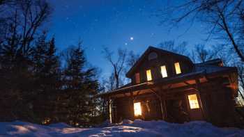 Log cabin in Algonquin Park | Goh Iromoto